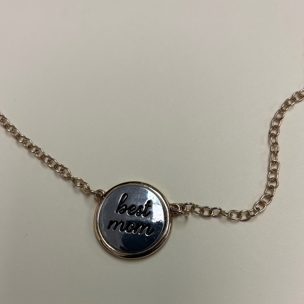 Elegant Gold and Silver 'Best Mom' Bracelet